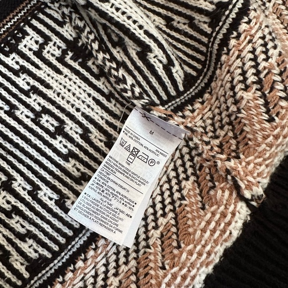 Old Navy Black and Cream Patterned Knit - Picture 3 of 3